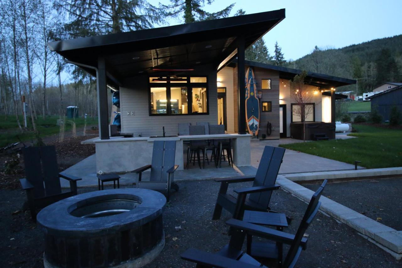 Luxe Lake Cabin Hot Tub Grill Firepit Ev Charger Onalaska Eksteriør billede