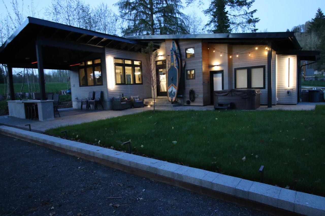 Luxe Lake Cabin Hot Tub Grill Firepit Ev Charger Onalaska Eksteriør billede
