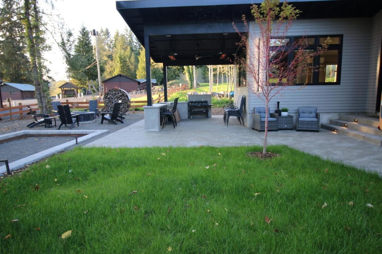 Luxe Lake Cabin Hot Tub Grill Firepit Ev Charger Onalaska Eksteriør billede