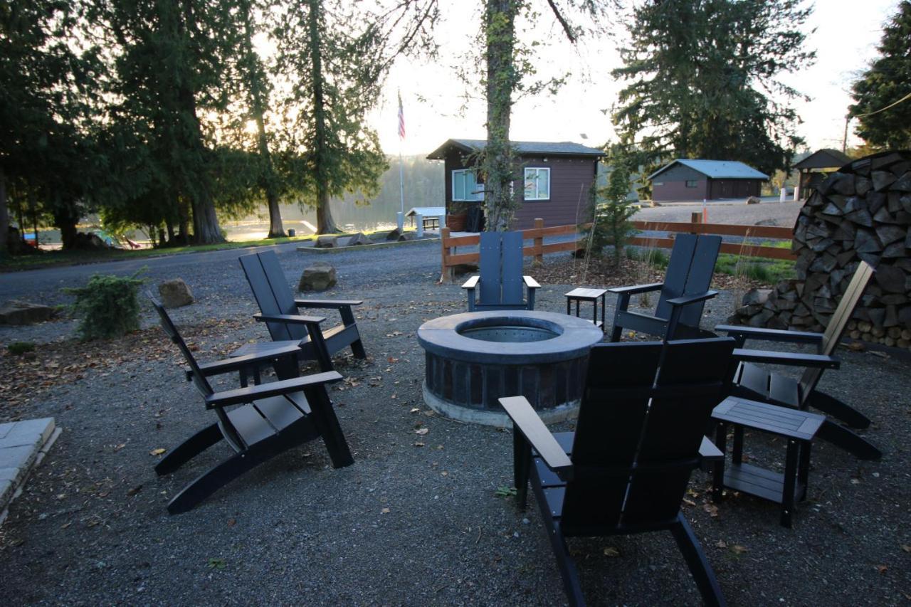 Luxe Lake Cabin Hot Tub Grill Firepit Ev Charger Onalaska Eksteriør billede